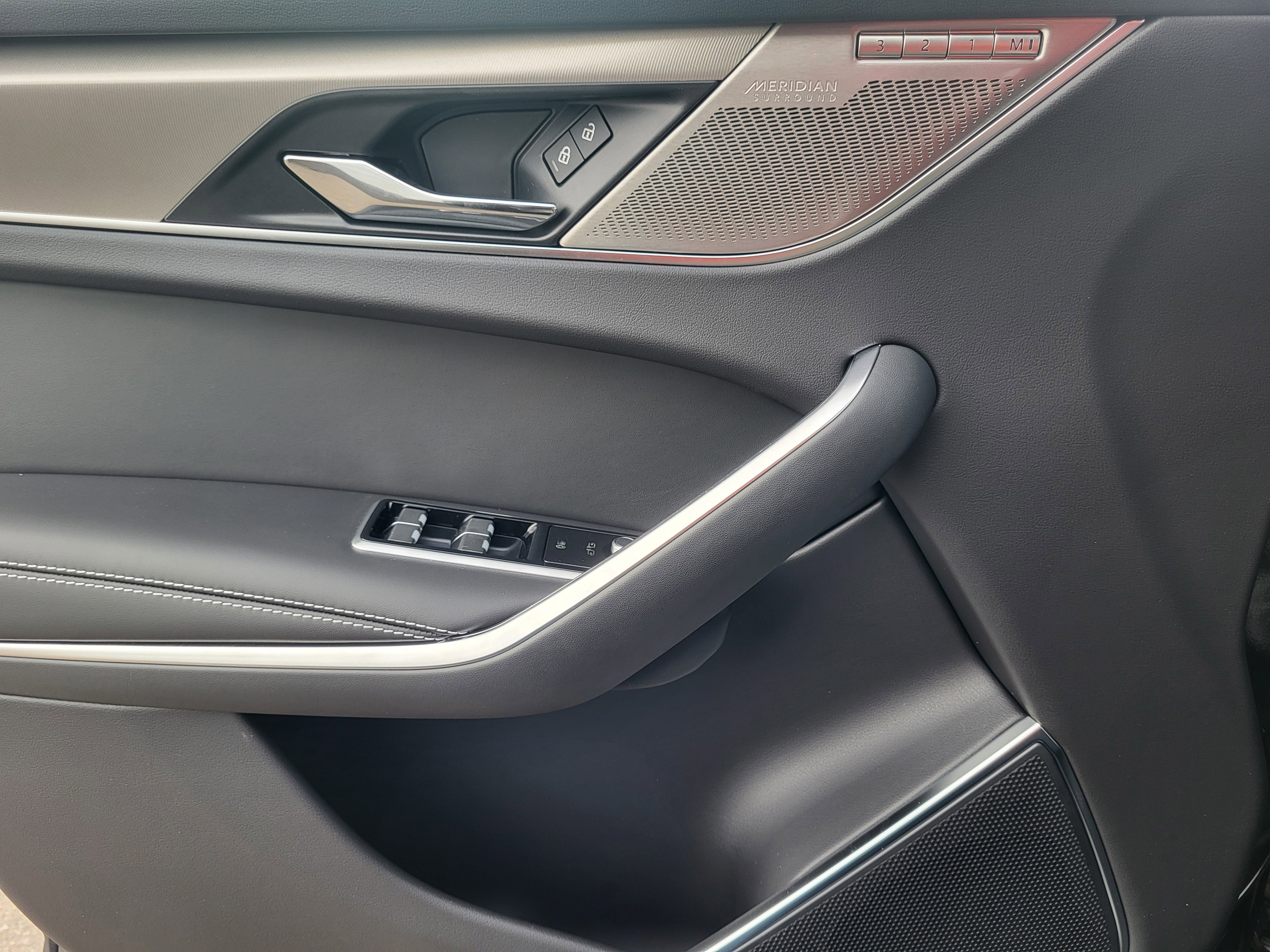 New 2026 Jaguar F-PACE R-Dynamic S image 16