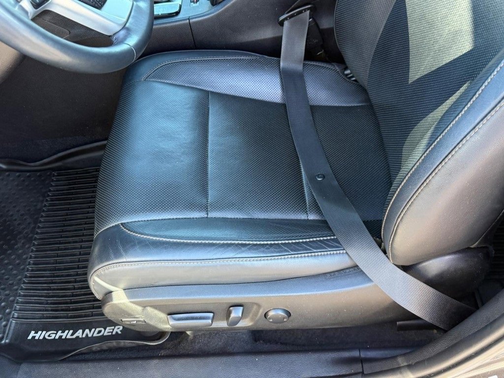 Used 2019 Toyota Highlander Limited Platinum image 19