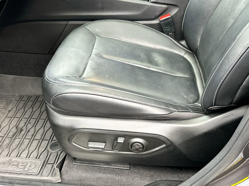 Used 2022 Jeep Grand Cherokee L Limited image 9