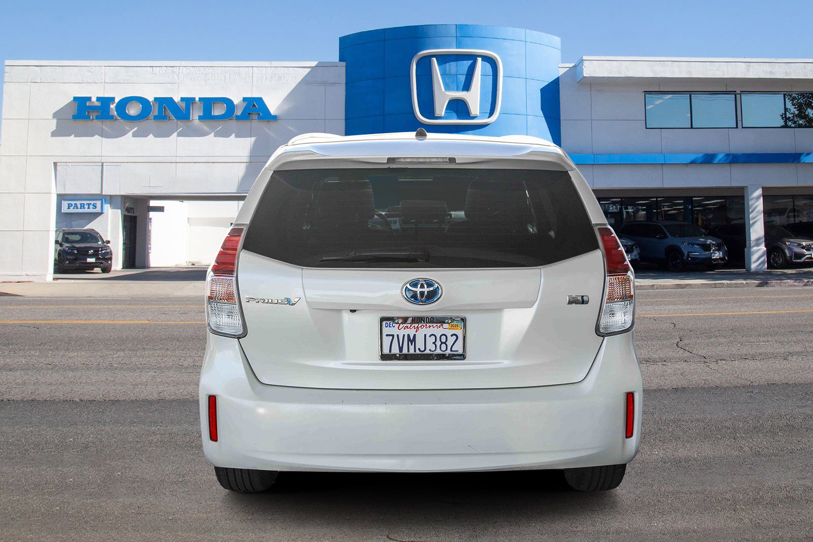 Used 2017 Toyota Prius V Five image 7