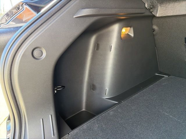 New 2026 Chevrolet Trax RS w/ Sunroof Package image 30