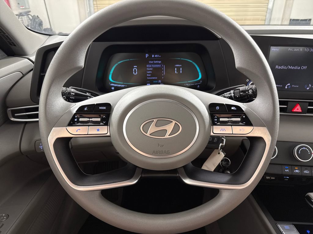 Certified 2024 Hyundai Elantra SE FWD image 16
