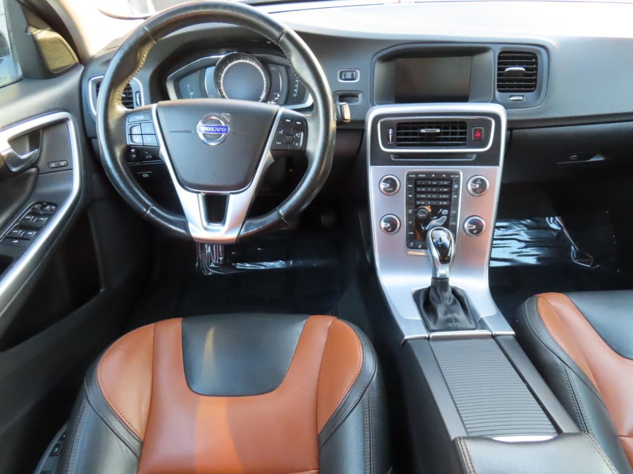 Used 2018 Volvo V60 T5 Cross Country w/ Convenience Package image 15