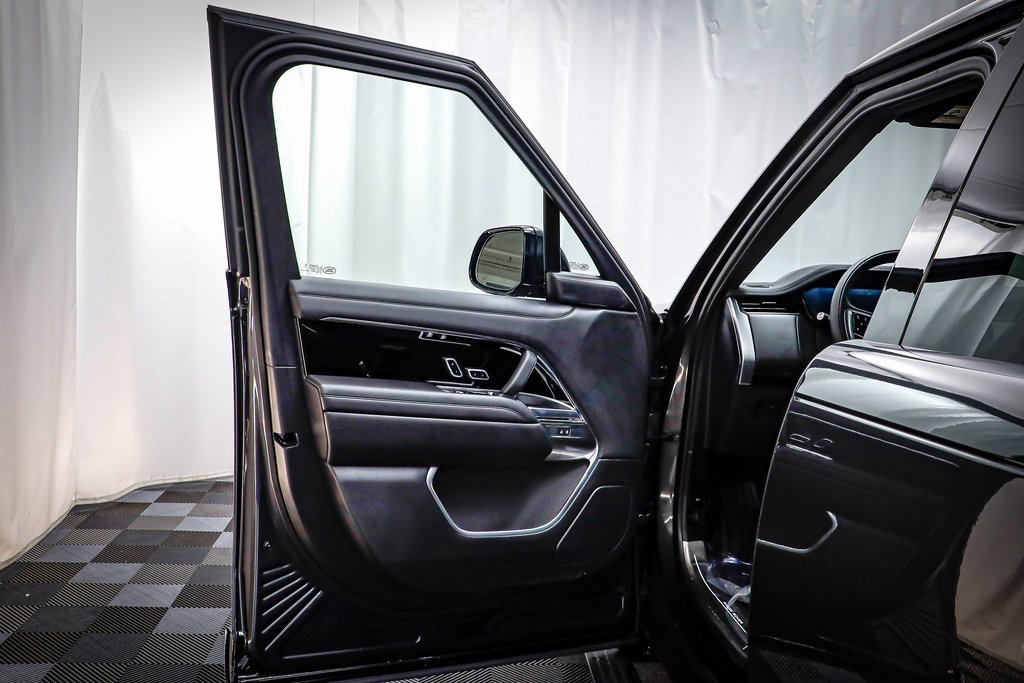 New 2025 Land Rover Range Rover SE image 6