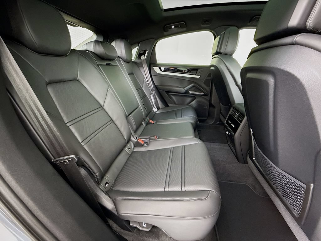 New 2026 Porsche Cayenne Coupe AWD/4WD image 31