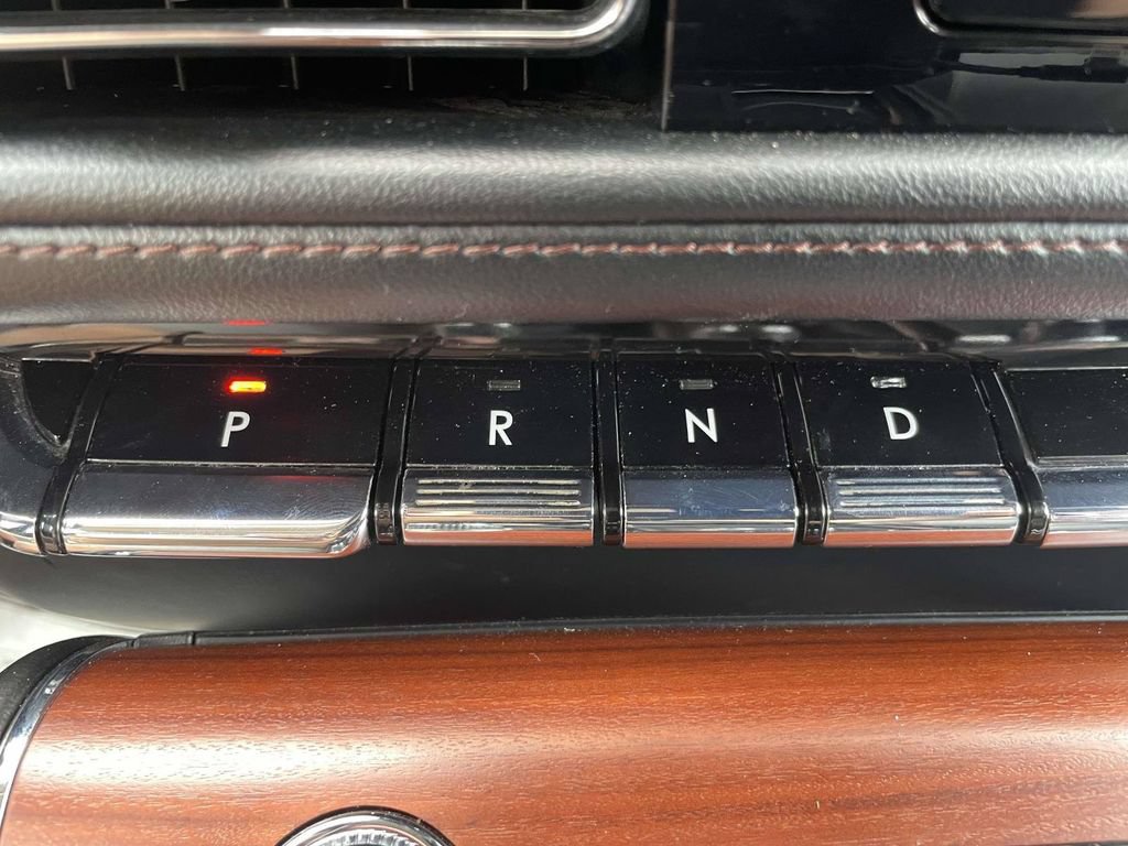Used 2022 Lincoln Aviator Reserve w/ Equipment Group 201A AWD/4WD image 17