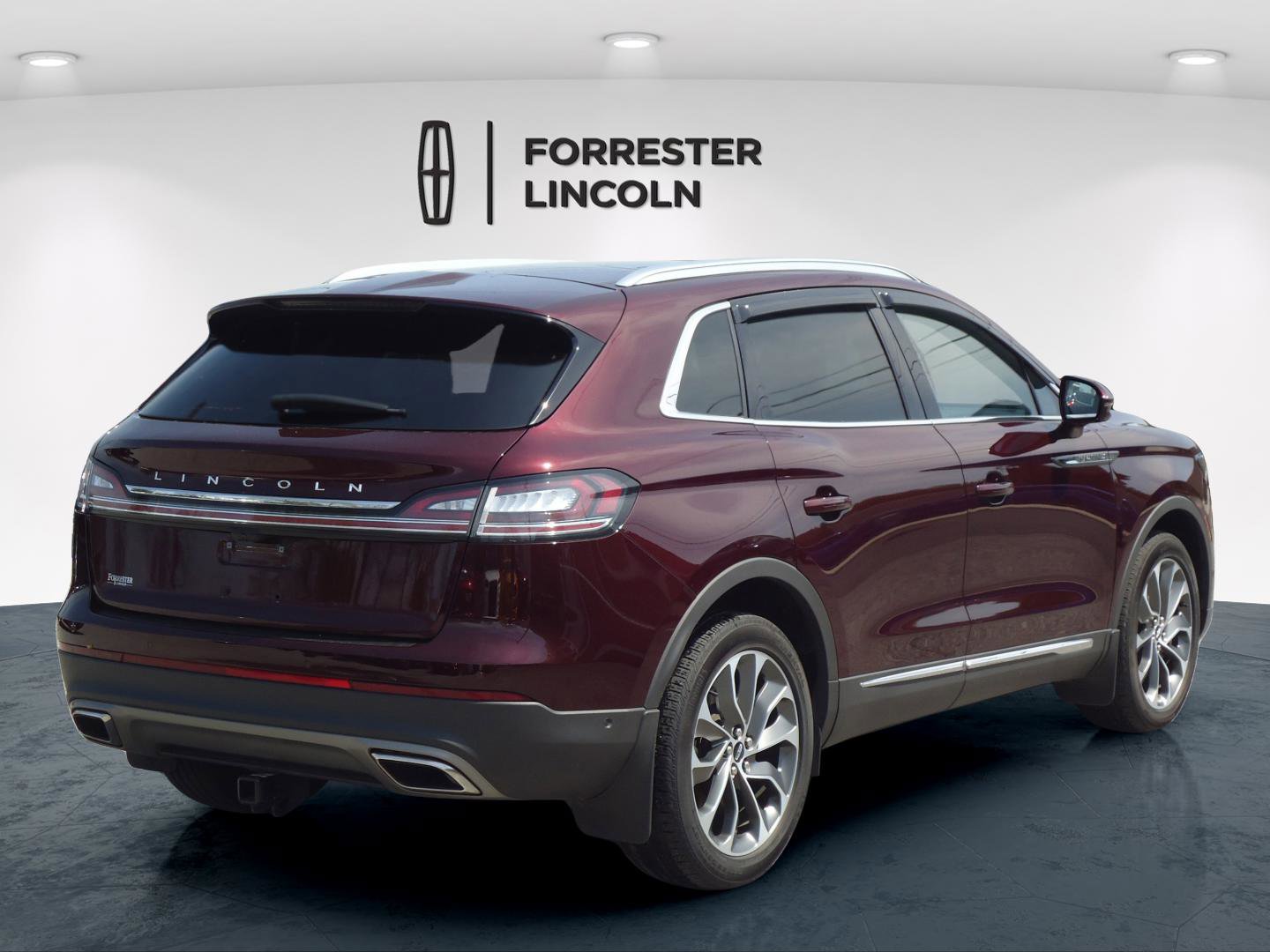 Used 2023 Lincoln Nautilus Reserve w/ Equipment Group 201A image 3