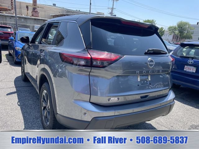 Used 2024 Nissan Rogue SV AWD/4WD image 9