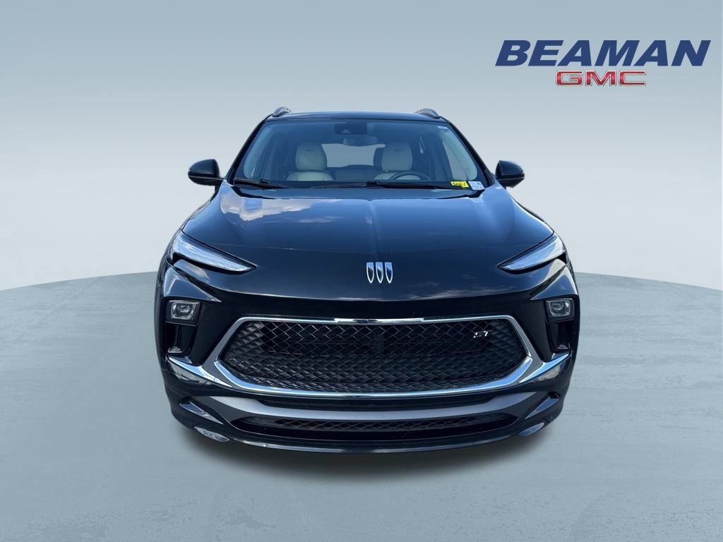 Used 2024 Buick Encore GX Sport Touring image 2