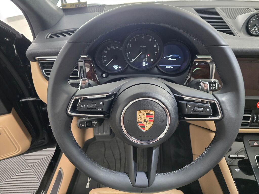 Certified 2025 Porsche Macan image 15
