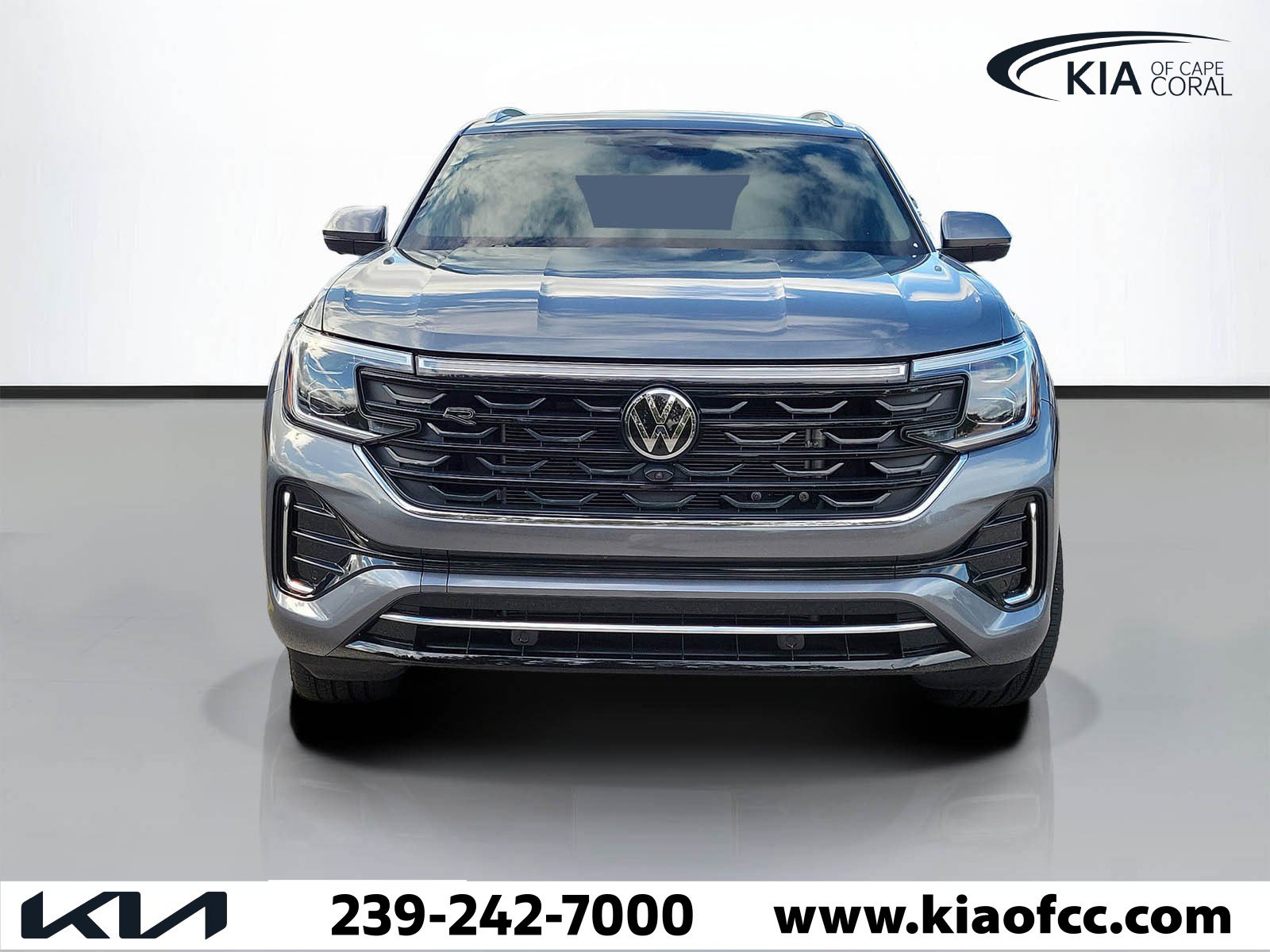 Used 2025 Volkswagen Atlas Cross Sport SEL Premium R-Line image 2