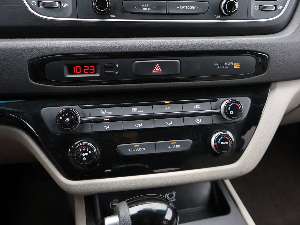Used 2015 Kia Sedona LX w/ LX Convenience Package FWD image 25