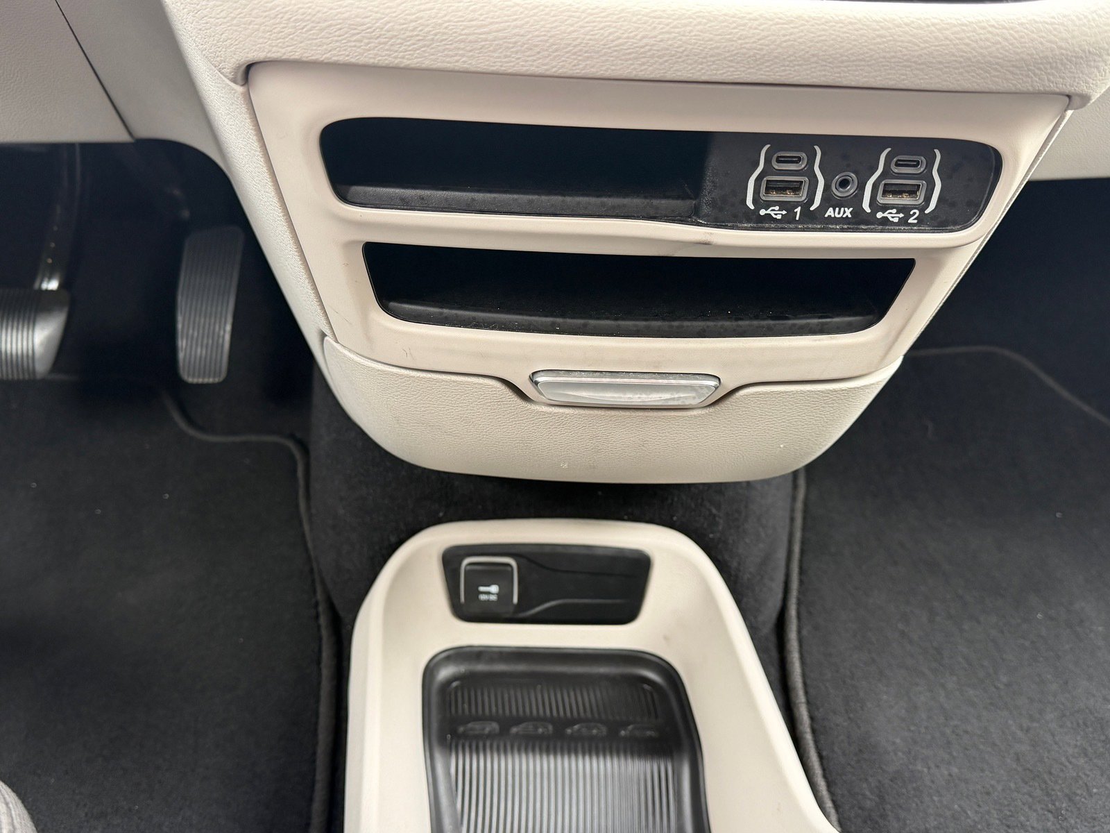 Used 2023 Chrysler Voyager LX FWD image 30