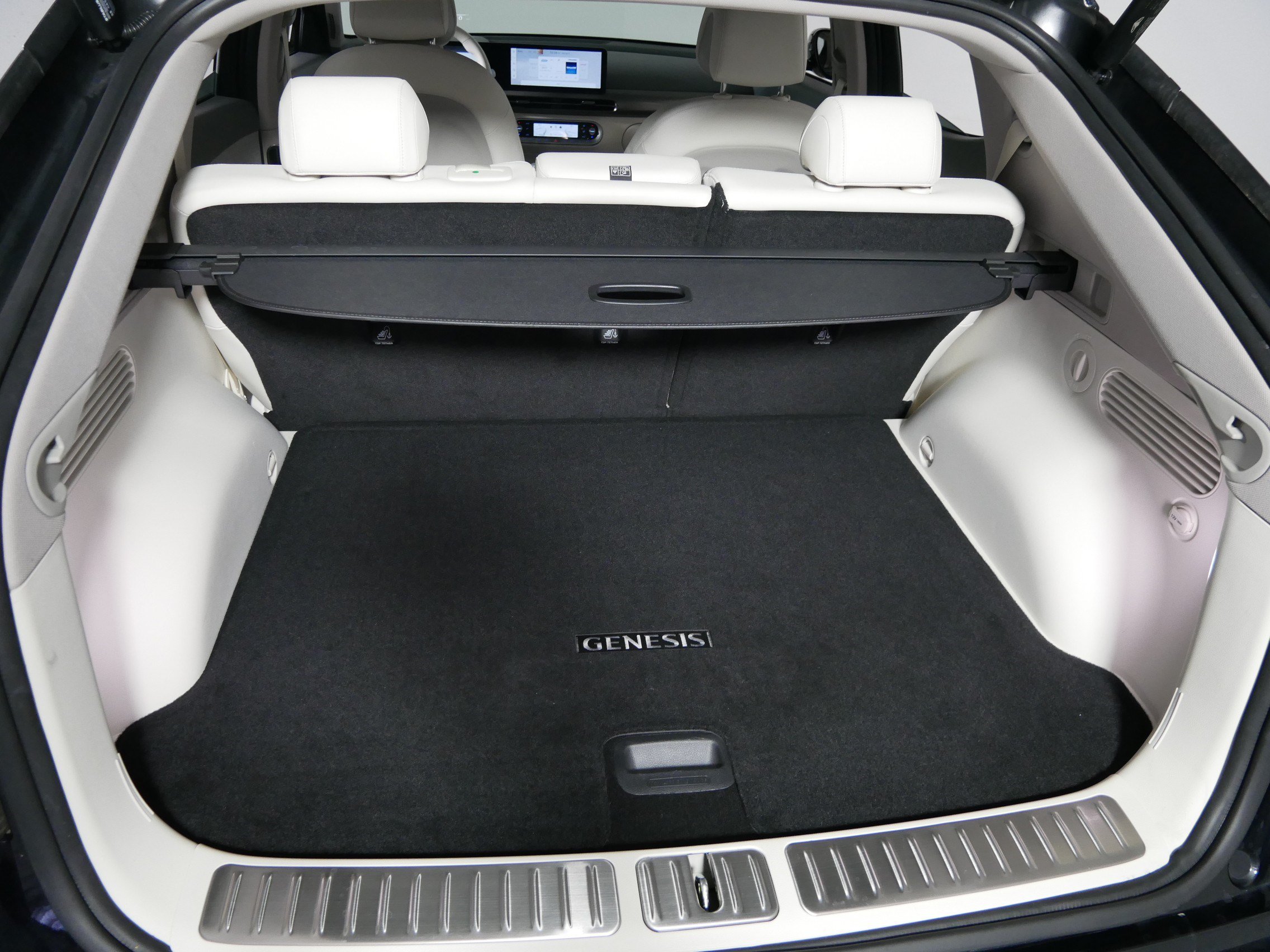 Certified 2025 Genesis GV60 Advanced AWD/4WD image 18