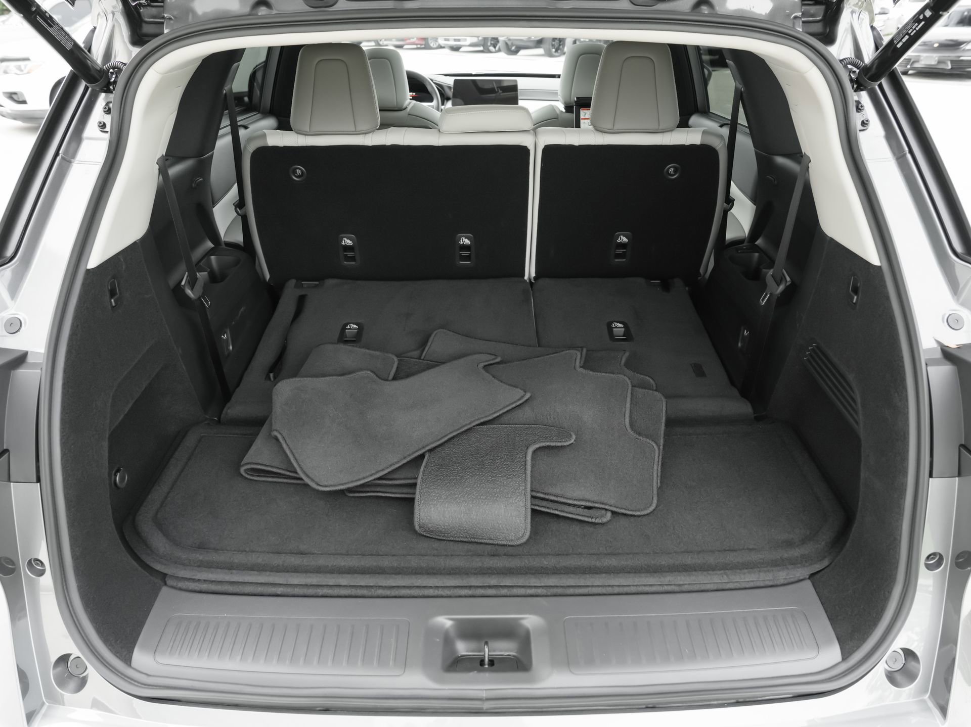 Certified 2026 INFINITI QX60 Luxe w/ Family Package FWD image 40