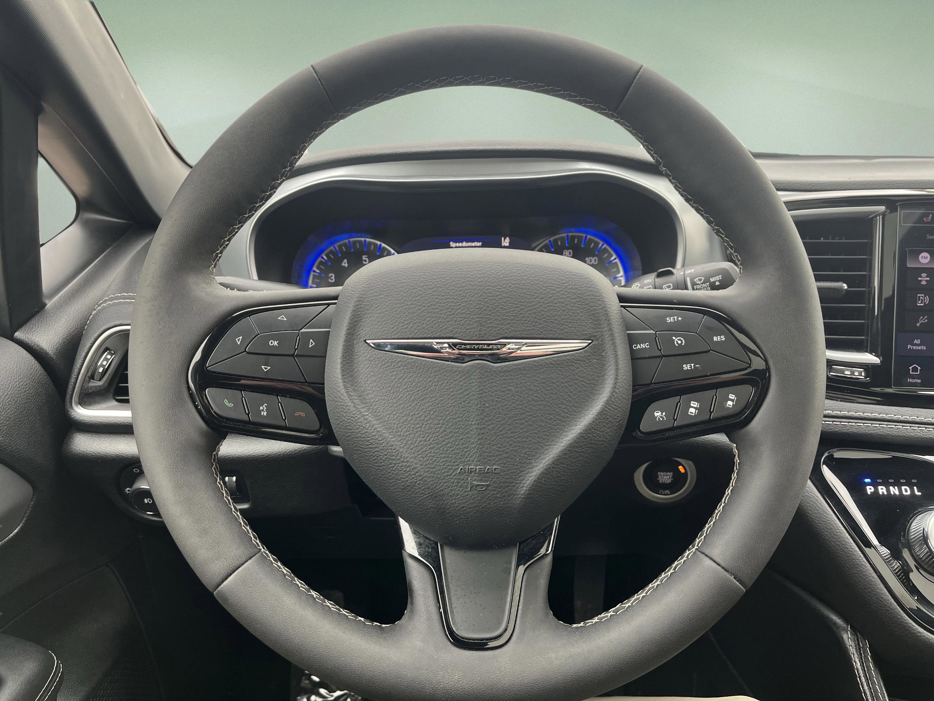 Used 2025 Chrysler Pacifica Limited image 15