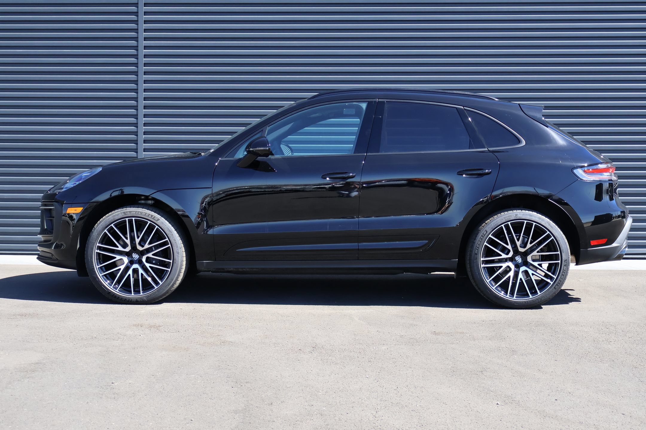 New 2026 Porsche Macan AWD/4WD image 2