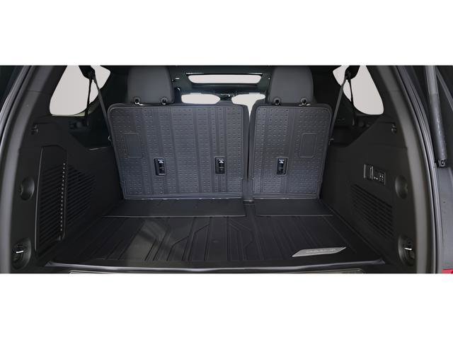 New 2026 Chevrolet Suburban Premier w/ Sun And Tow Package AWD/4WD image 6