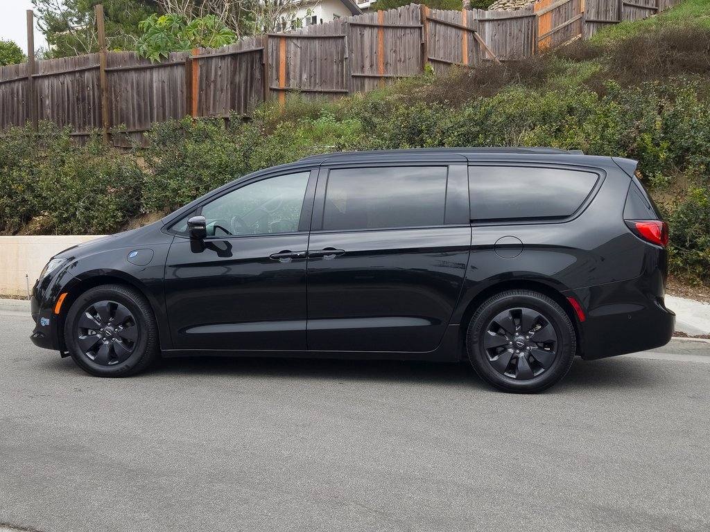 Used 2020 Chrysler Pacifica Limited w/ Advanced Safetytec Group image 29