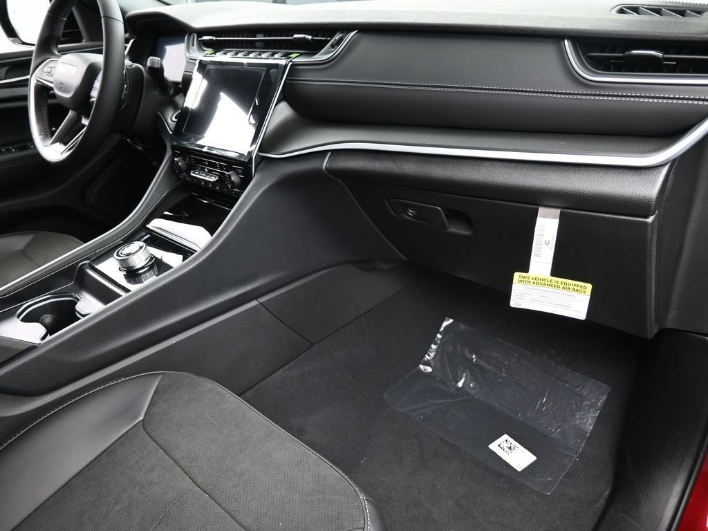 New 2025 Jeep Grand Cherokee Altitude image 38