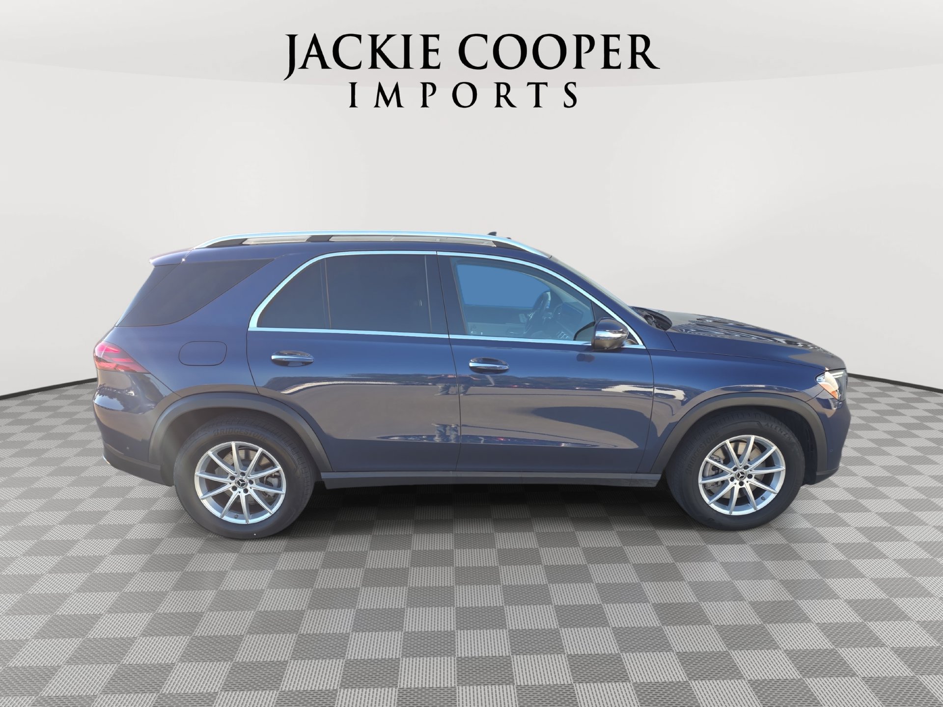Used 2025 Mercedes-Benz GLE 450e 4MATIC image 2