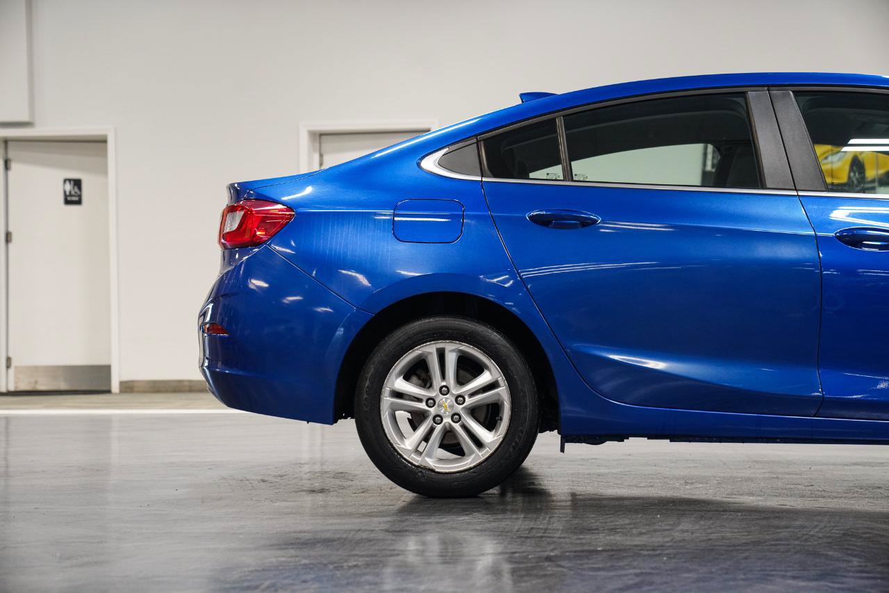 Used 2017 Chevrolet Cruze LT FWD image 12