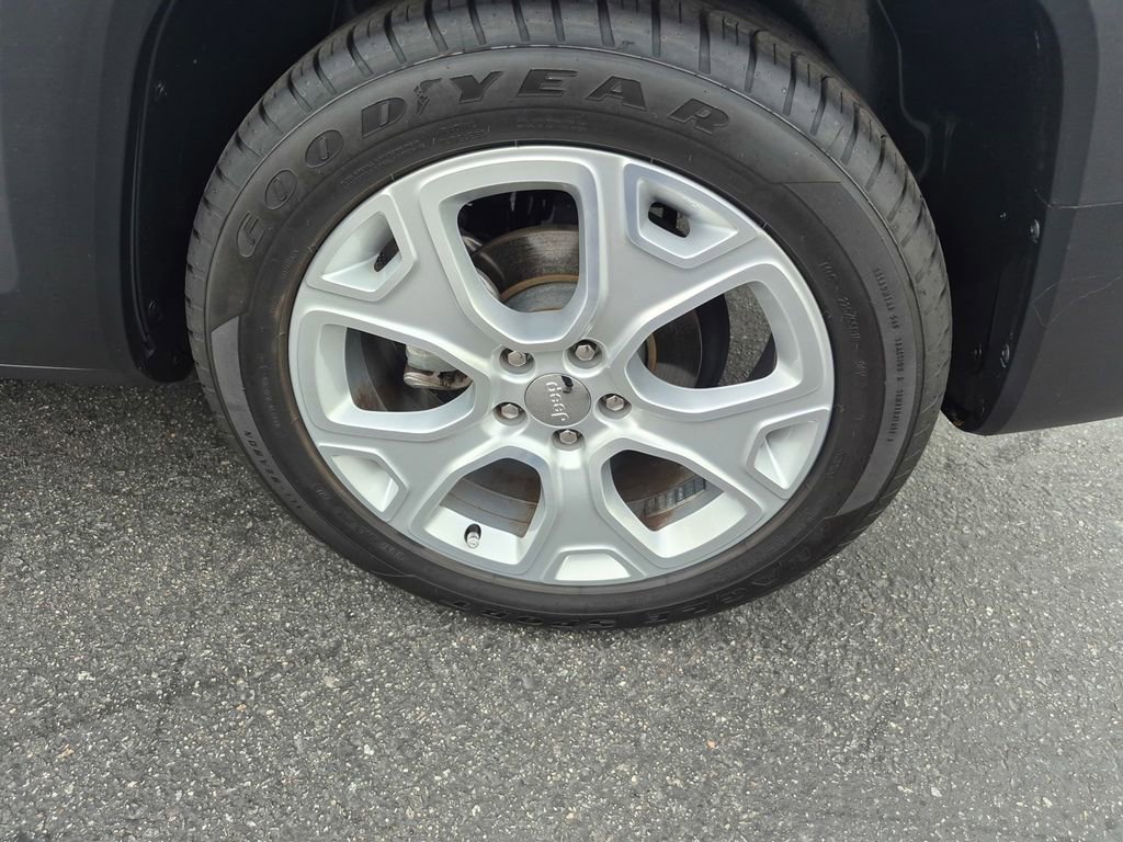 Used 2017 Jeep Renegade Limited image 14