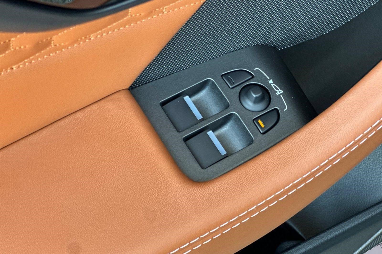 Used 2024 Jaguar F-TYPE Coupe AWD image 13