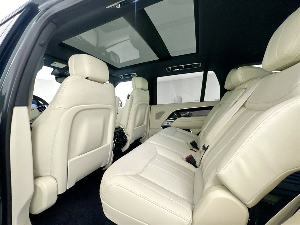 New 2025 Land Rover Range Rover Long Wheelbase SE image 24
