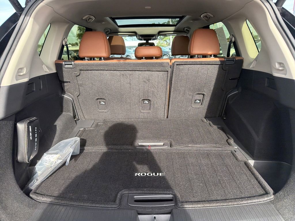 Certified 2024 Nissan Rogue Platinum w/ Platinum Premium Package FWD image 10