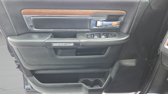 Used 2017 RAM 1500 Laramie AWD/4WD image 38