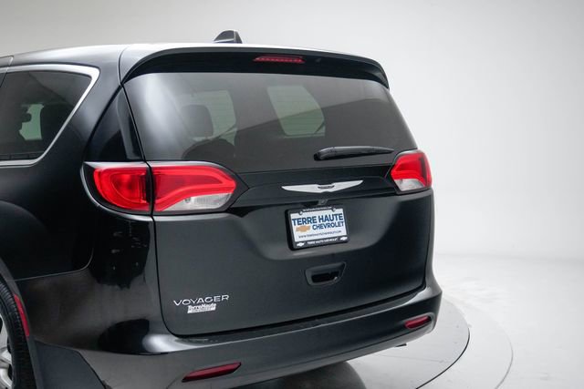 Used 2023 Chrysler Voyager LX image 4