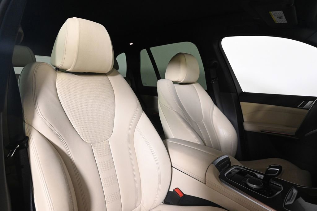 Used 2021 BMW X5 xDrive40i w/ M Sport Package AWD/4WD image 16