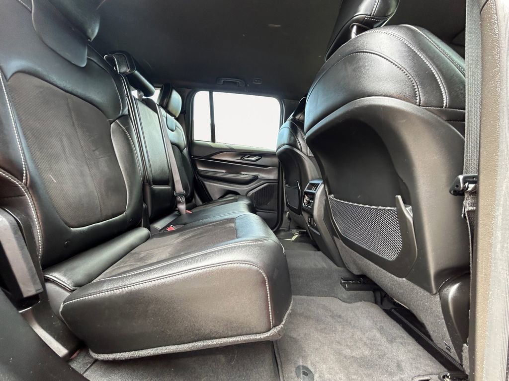 Used 2024 Jeep Grand Cherokee Altitude image 12