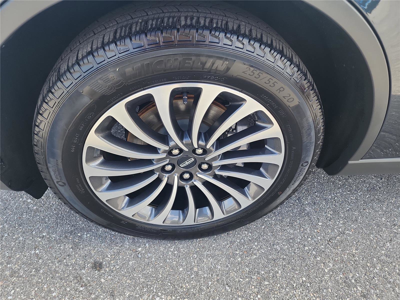 Used 2023 Lincoln Aviator Reserve w/ Equipment Group 201A image 9