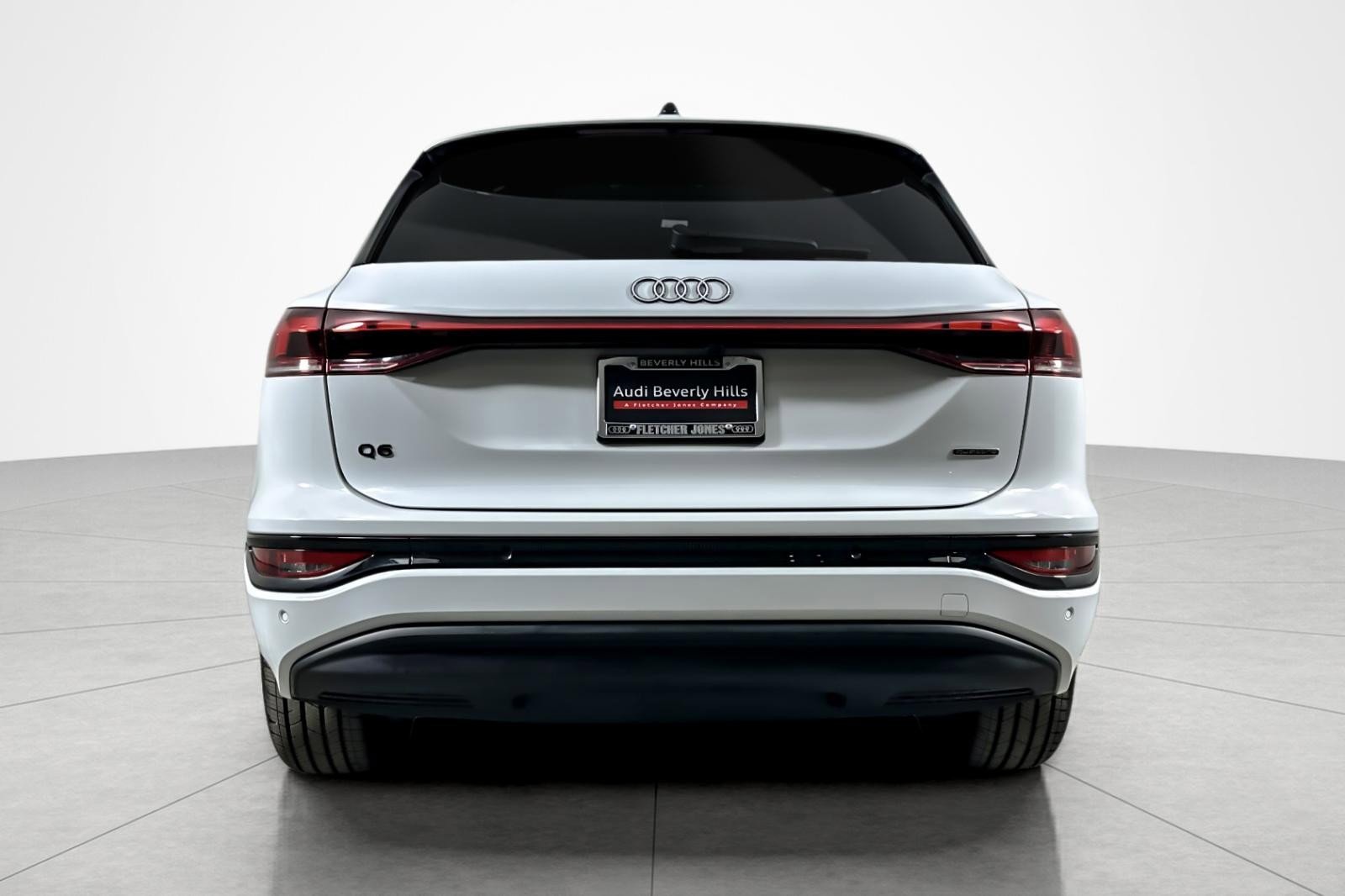 Used 2025 Audi Q6 e-tron Premium w/ Convenience Package image 4