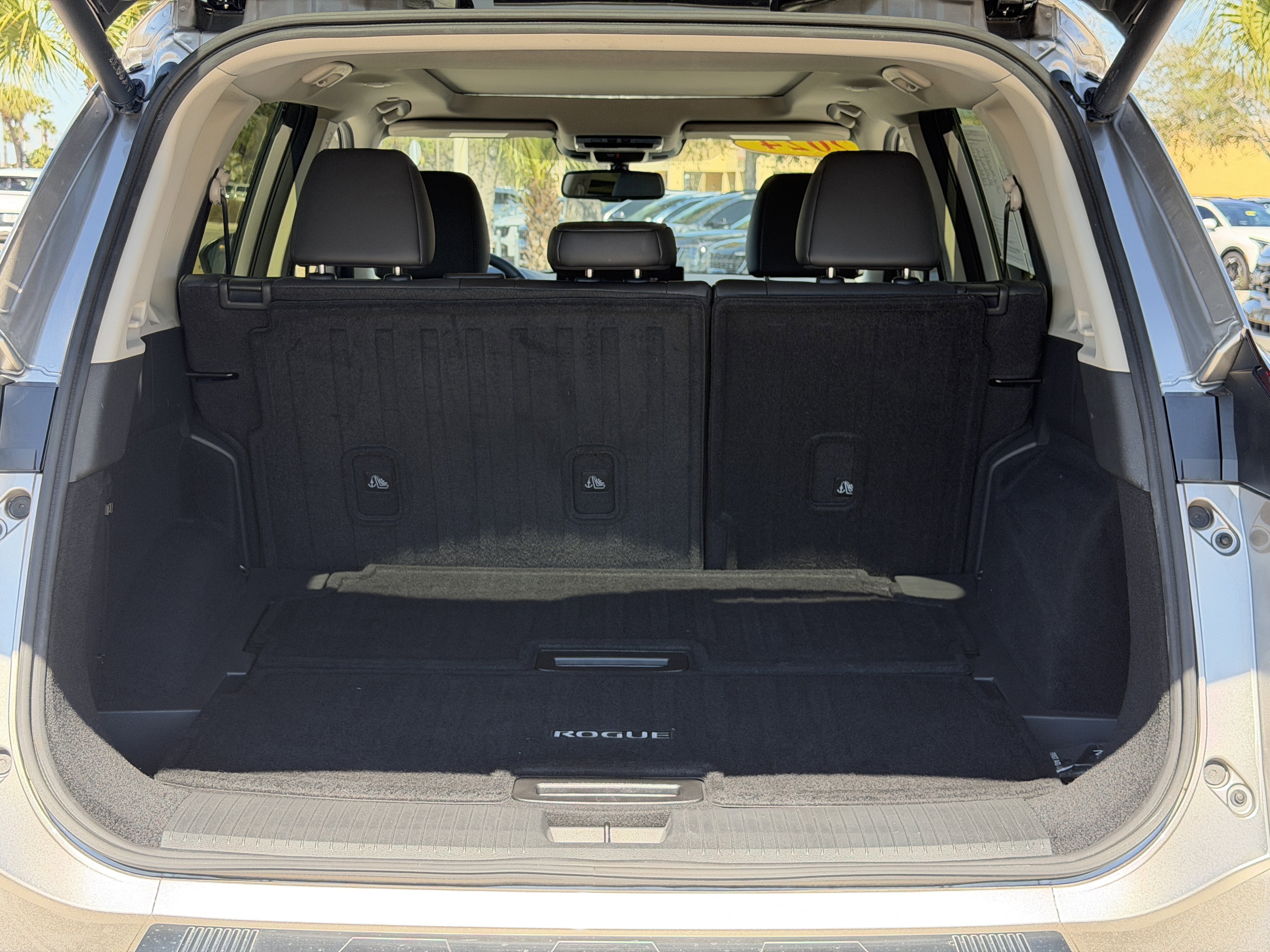 Used 2024 Nissan Rogue Platinum w/ Platinum Premium Package image 11