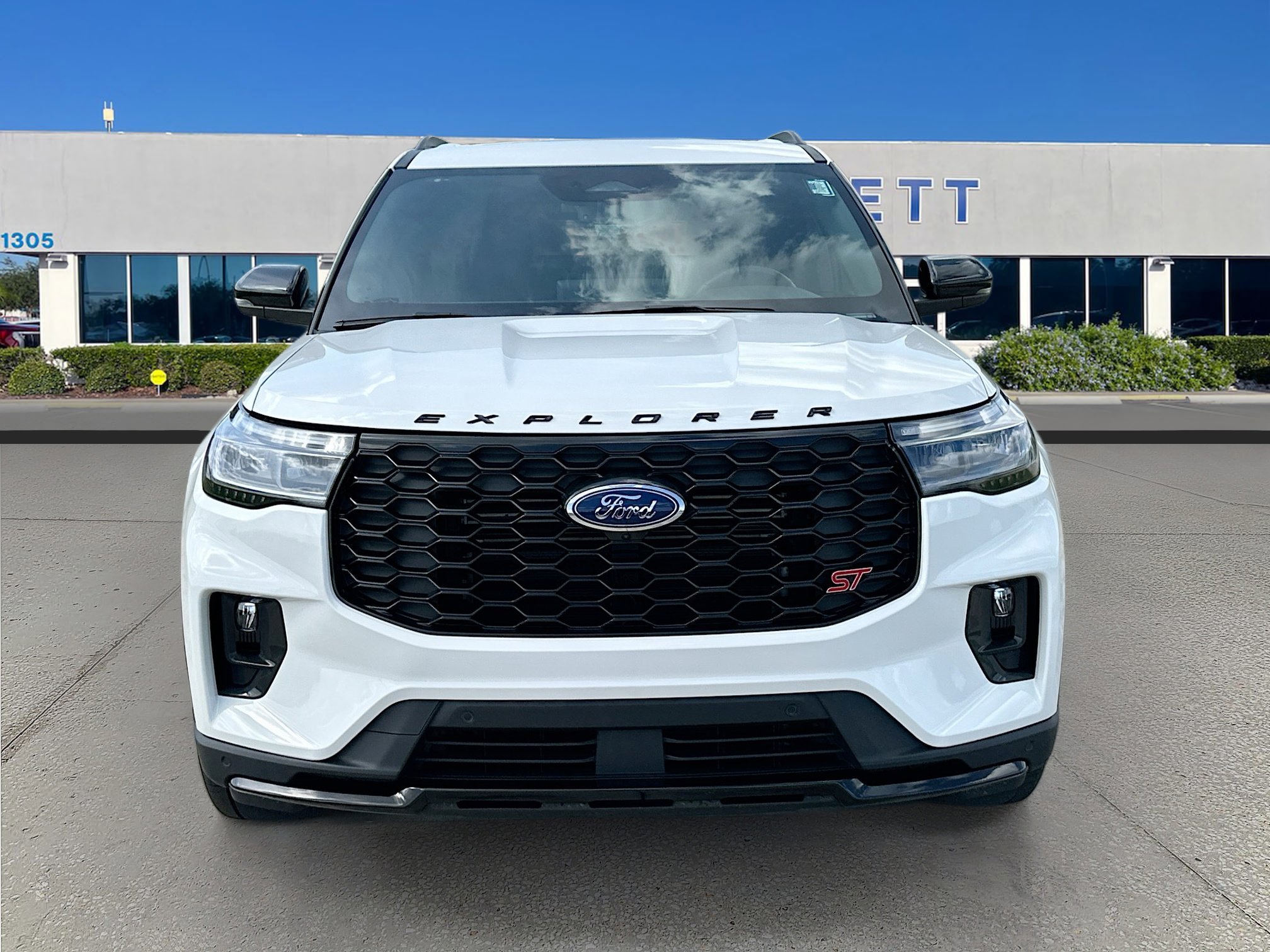 Certified 2025 Ford Explorer ST AWD/4WD image 2