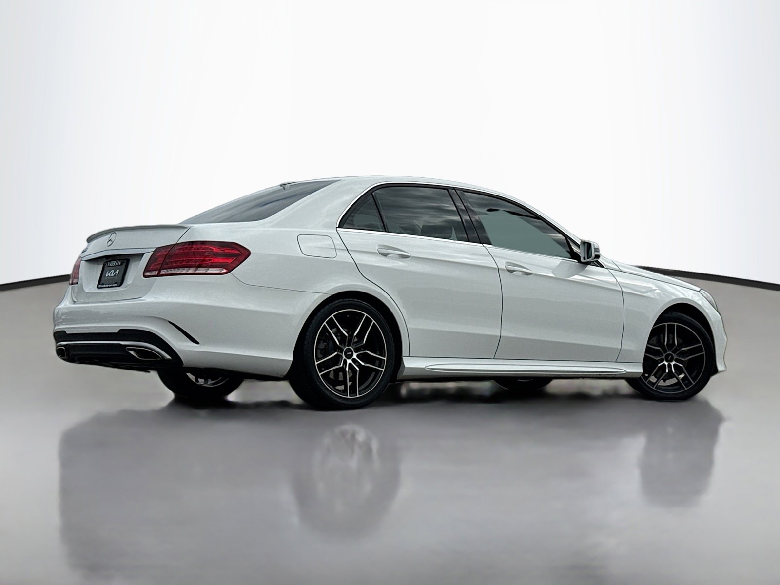 Used 2016 Mercedes-Benz E 350 4MATIC Sedan image 2