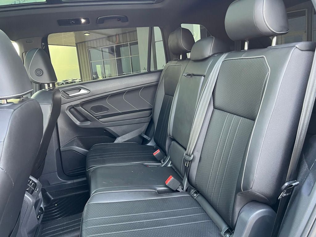 Used 2024 Volkswagen Tiguan SE R-Line w/ MDO Package, Three-Row FWD image 15