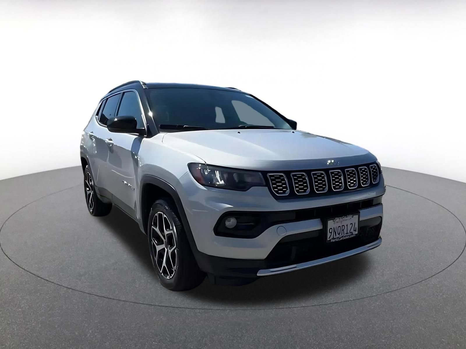 Used 2025 Jeep Compass Limited image 3