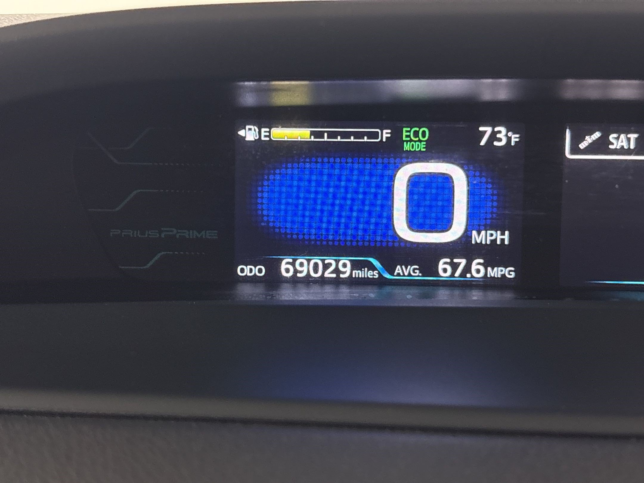 Used 2017 Toyota Prius Prime Advanced w/ Preferred Accessory Package FWD image 17