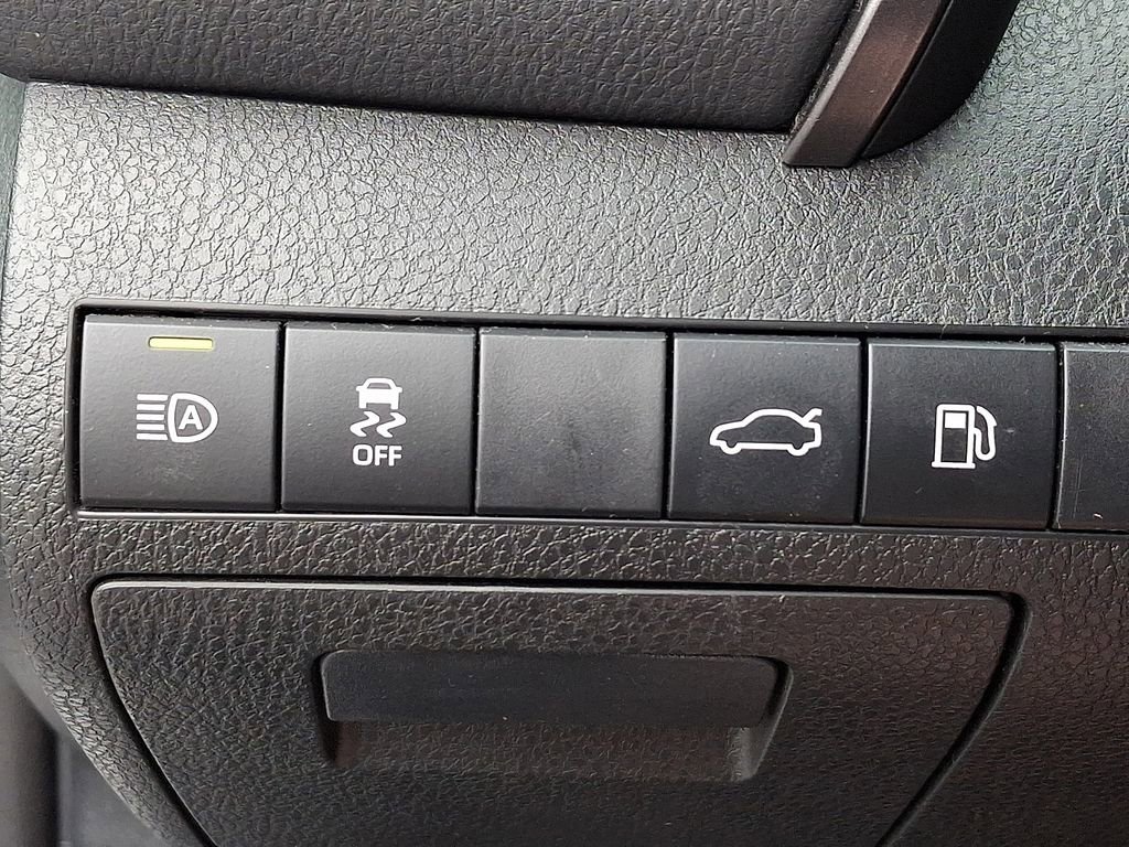 Used 2018 Toyota Camry XSE FWD image 24