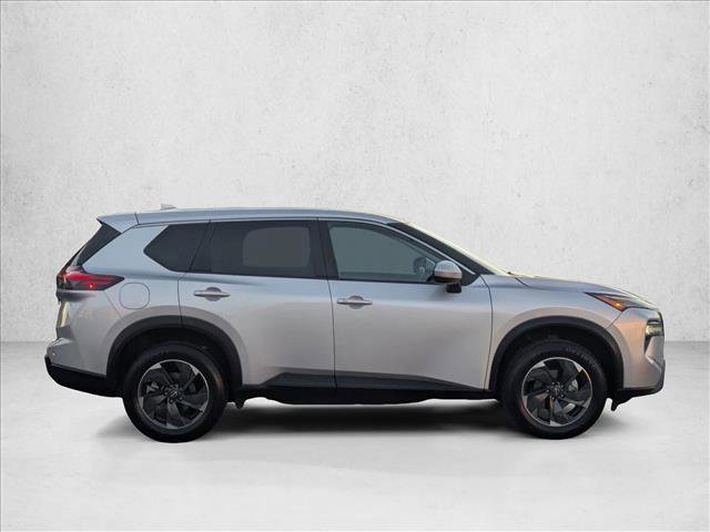 Used 2024 Nissan Rogue SV image 4