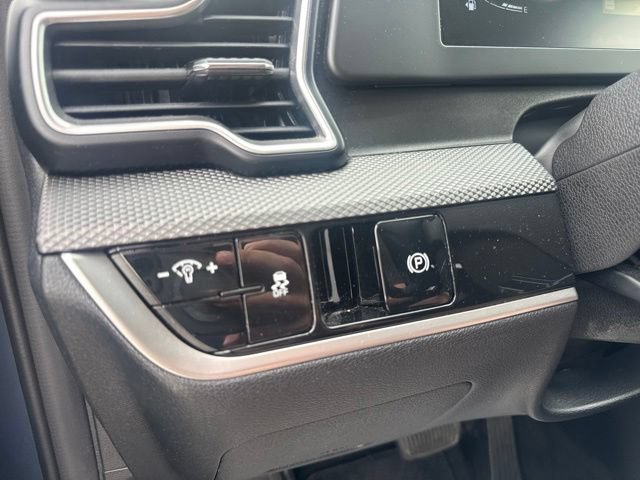 Used 2025 Kia Sportage LX FWD image 29