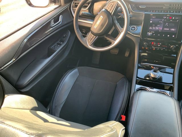 Used 2023 Jeep Grand Cherokee Altitude image 20