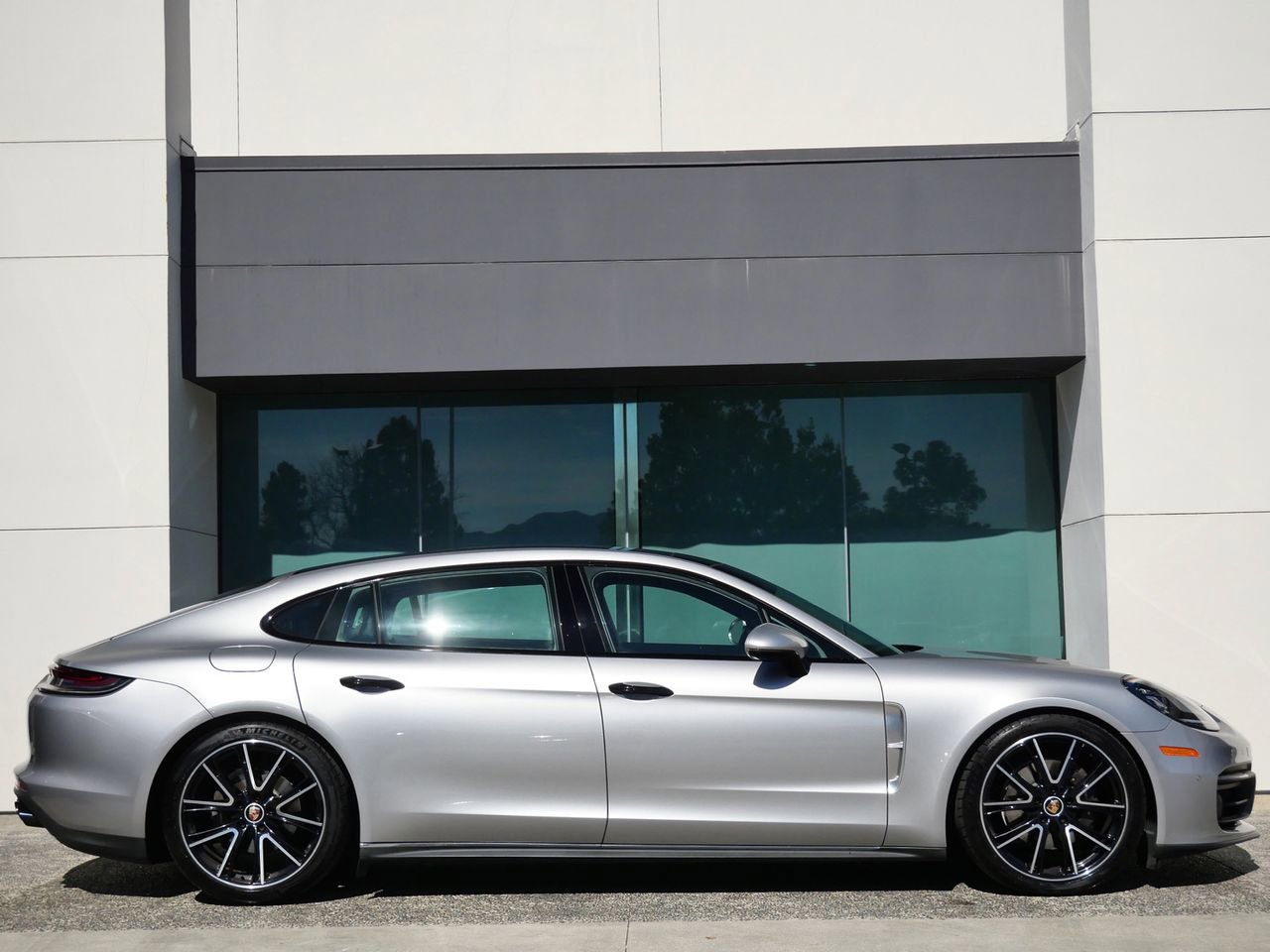 Used 2022 Porsche Panamera 4 Executive w/ Sport Chrono Package image 4