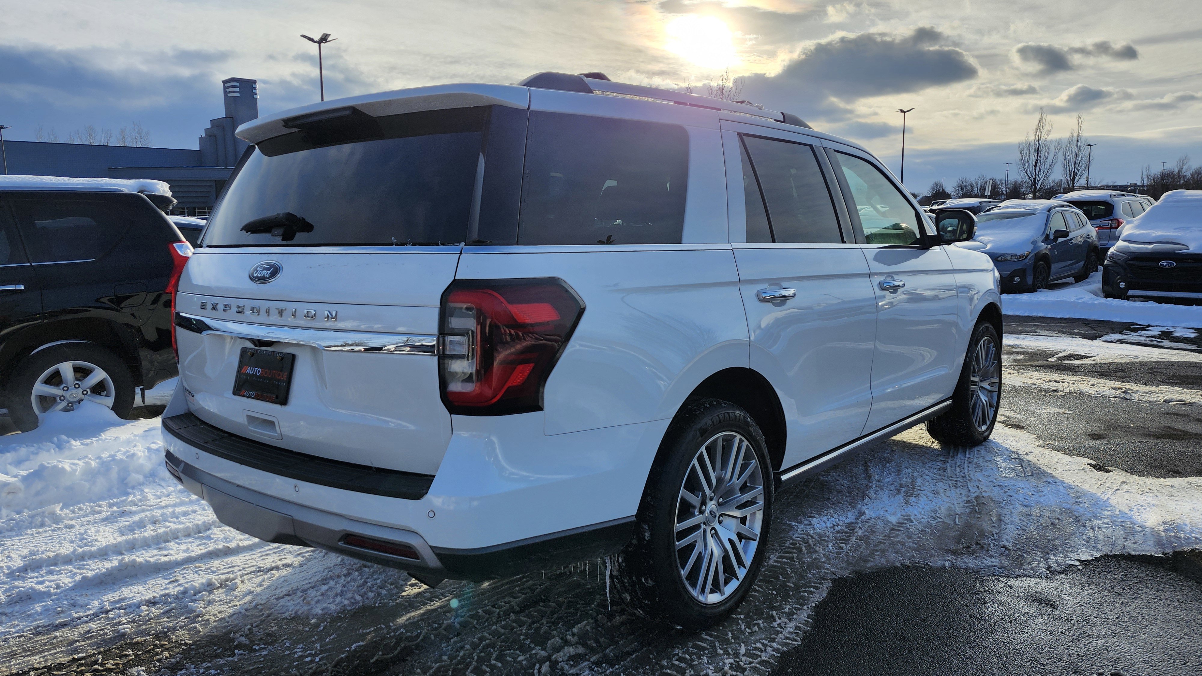 Used 2024 Ford Expedition Limited image 19