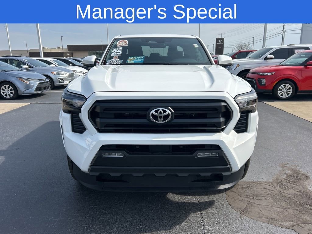Used 2025 Toyota Tacoma SR5 AWD/4WD image 22