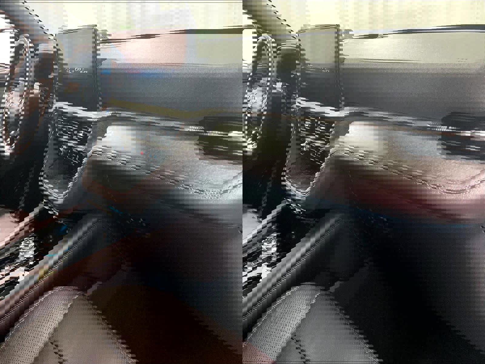 Used 2025 Ford Explorer Platinum w/ LUX Leather Package image 14